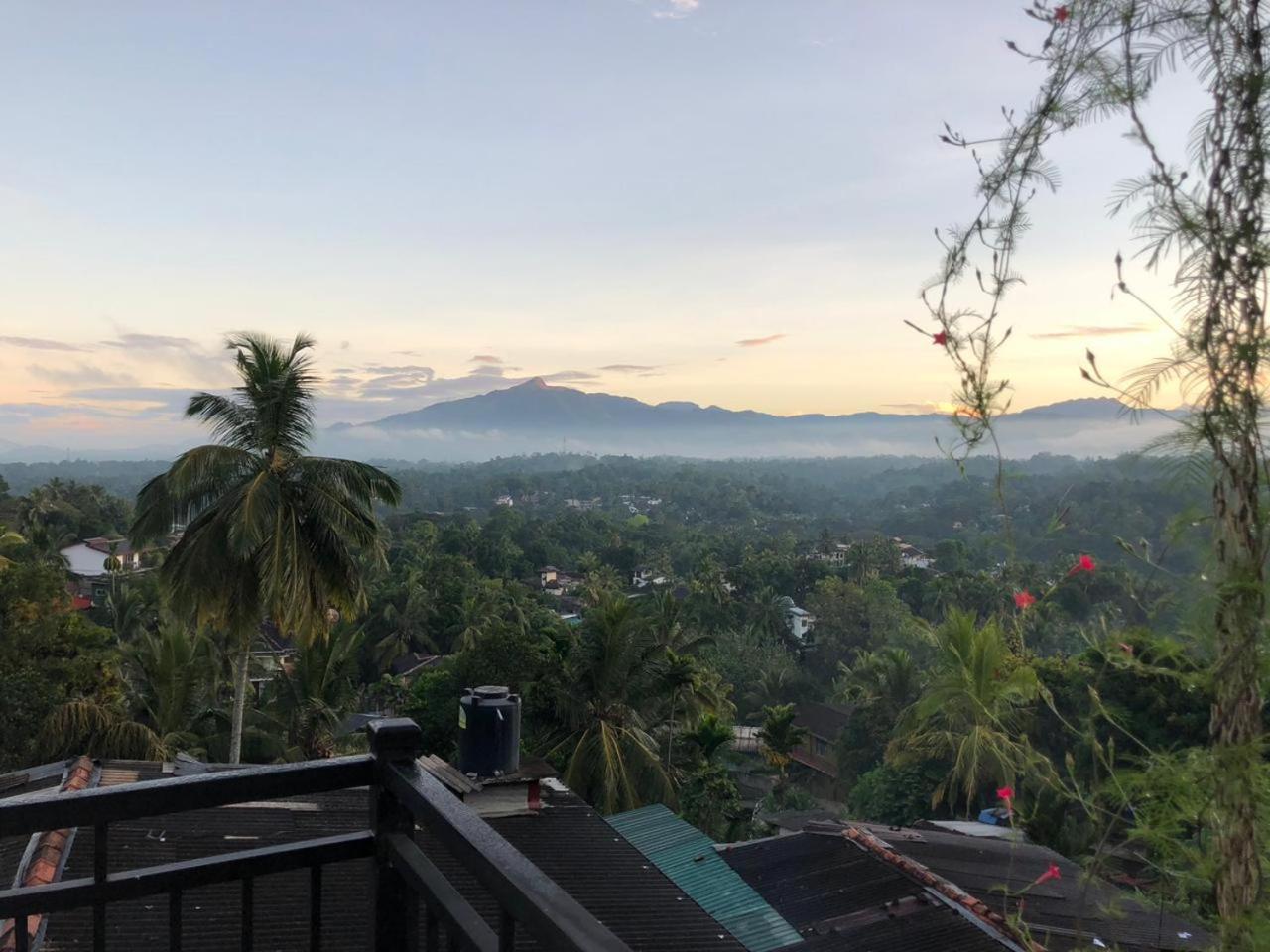 Dreamscape Home Stay Kandy Buitenkant foto